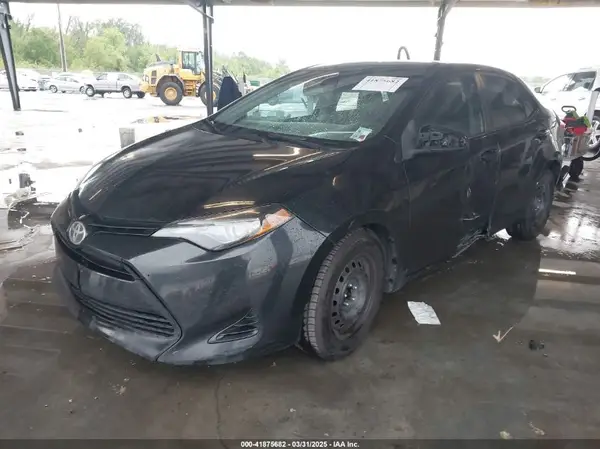 5YFBURHE7HP582391 2017 TOYOTA COROLLA - Image 2