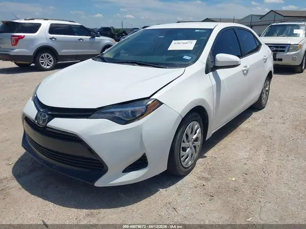 5YFBURHE7HP582844 2017 TOYOTA COROLLA - Image 2