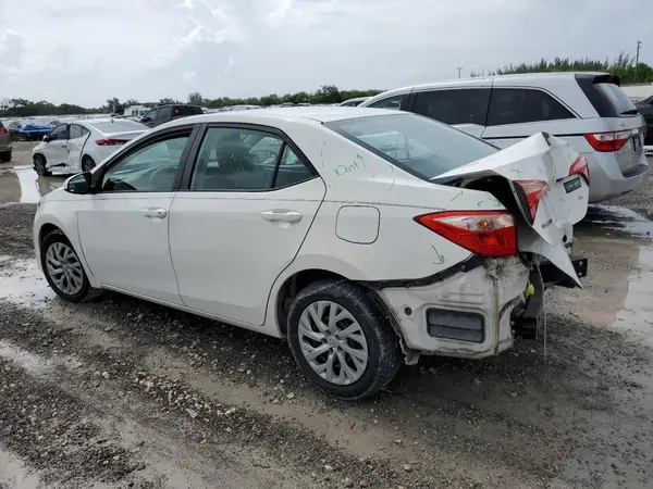 5YFBURHE7HP583847 2017 TOYOTA COROLLA - Image 2