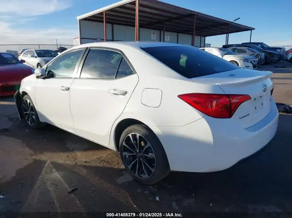 5YFBURHE7HP586537 2017 TOYOTA COROLLA - Image 2
