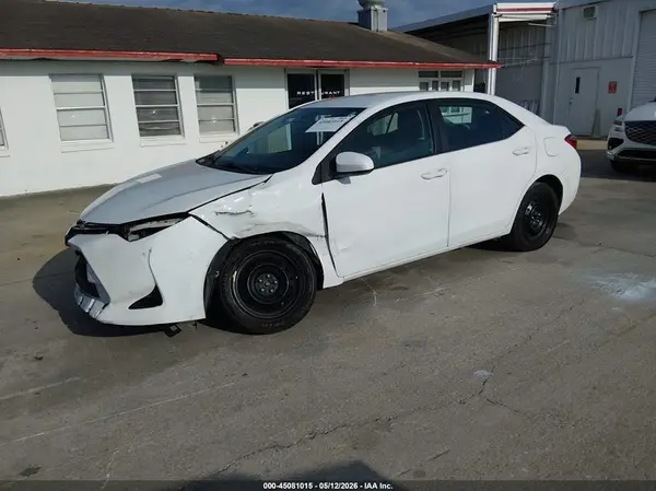 5YFBURHE7HP587266 2017 TOYOTA COROLLA - Image 2