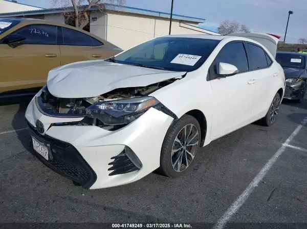 5YFBURHE7HP588482 2017 TOYOTA COROLLA - Image 2