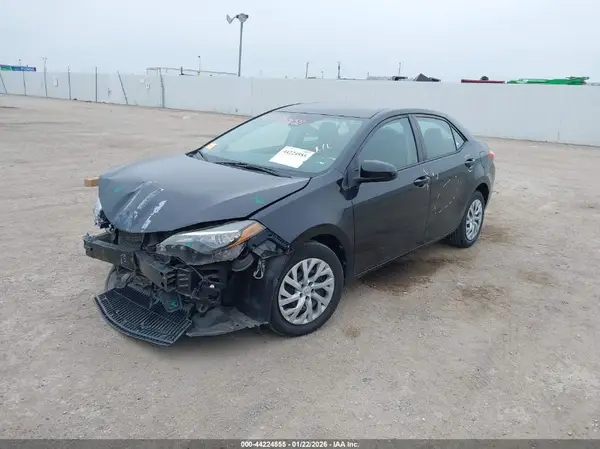 5YFBURHE7HP588532 2017 TOYOTA COROLLA - Image 2