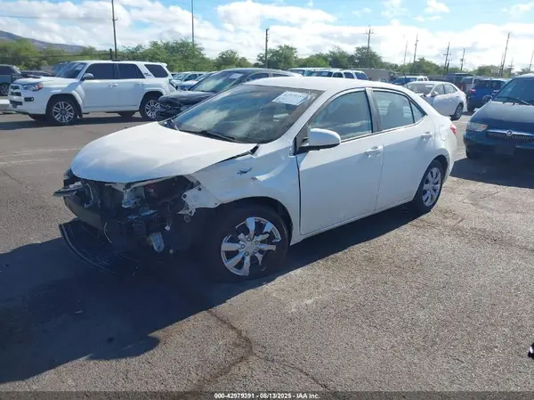 5YFBURHE7HP588644 2017 TOYOTA COROLLA - Image 2