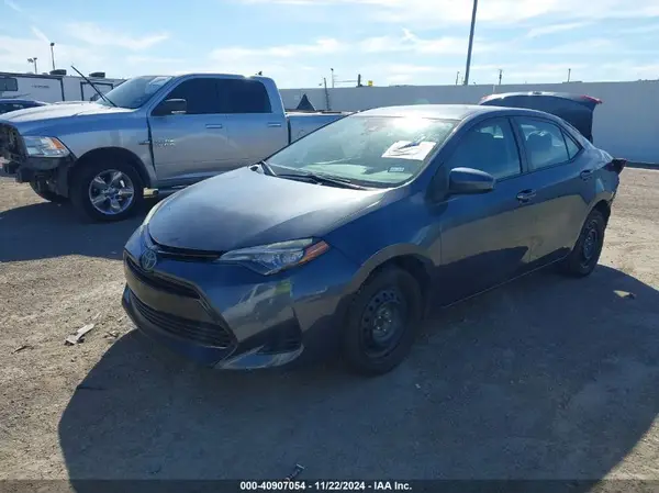 5YFBURHE7HP592094 2017 TOYOTA COROLLA - Image 2