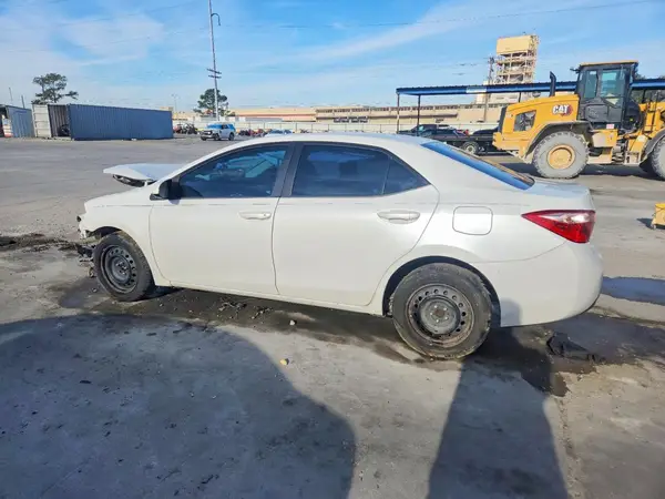 5YFBURHE7HP593987 2017 TOYOTA COROLLA - Image 2