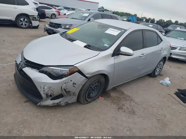 5YFBURHE7HP595674 2017 TOYOTA COROLLA - Image 2