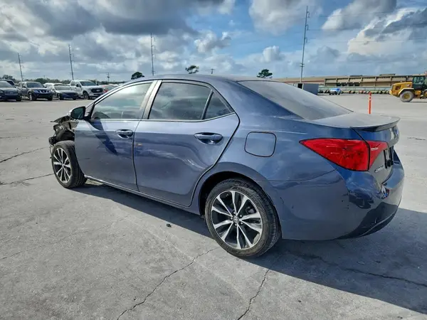 5YFBURHE7HP595738 2017 TOYOTA COROLLA - Image 2