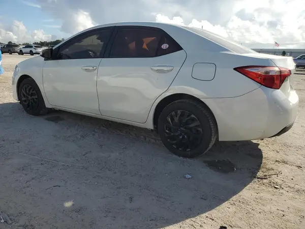 5YFBURHE7HP595898 2017 TOYOTA COROLLA - Image 2