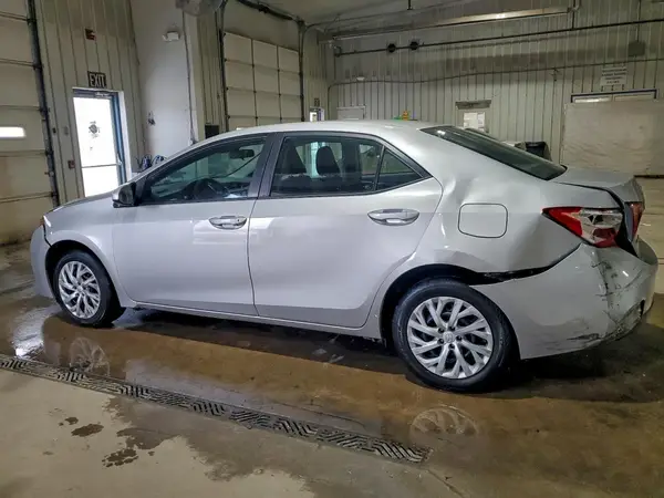 5YFBURHE7HP597036 2017 TOYOTA COROLLA - Image 2