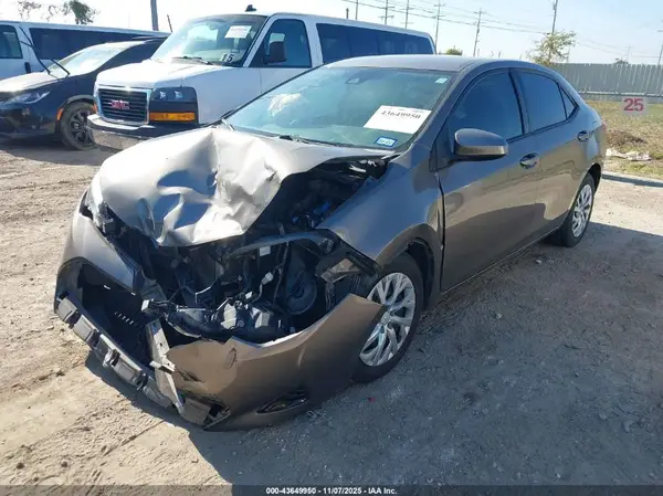 5YFBURHE7HP600369 2017 TOYOTA COROLLA - Image 2