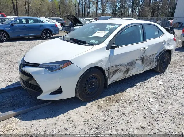 5YFBURHE7HP600775 2017 TOYOTA COROLLA - Image 2