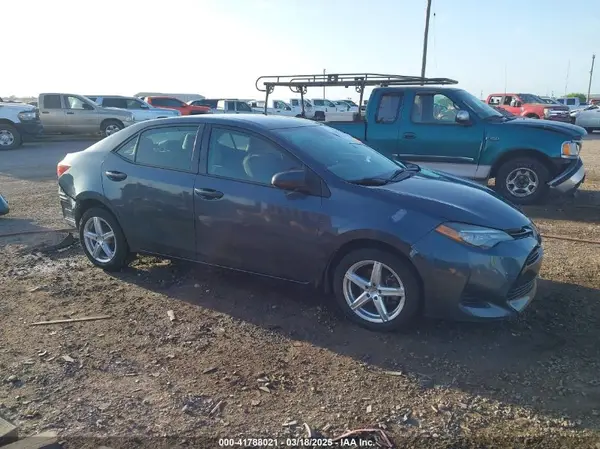 5YFBURHE7HP602705 2017 TOYOTA COROLLA - Image 1