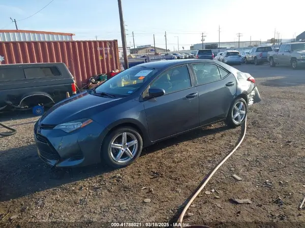 5YFBURHE7HP602705 2017 TOYOTA COROLLA - Image 2