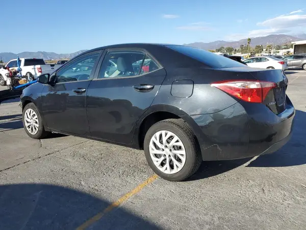 5YFBURHE7HP605832 2017 TOYOTA COROLLA - Image 2