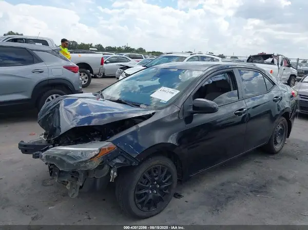 5YFBURHE7HP607516 2017 TOYOTA COROLLA - Image 2
