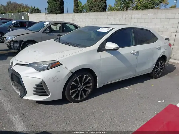 5YFBURHE7HP608472 2017 TOYOTA COROLLA - Image 2
