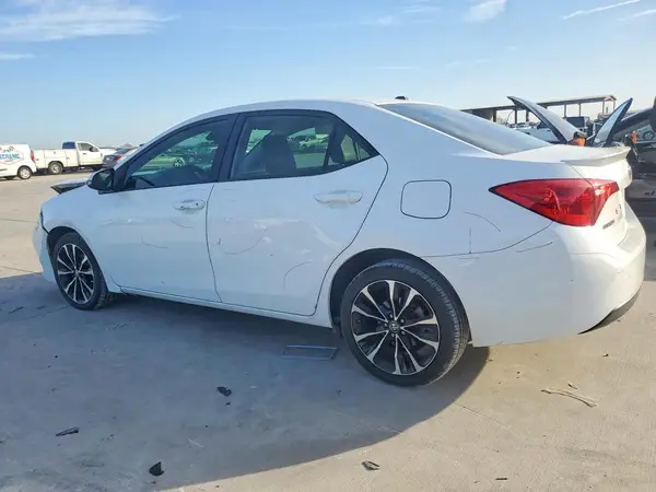 5YFBURHE7HP610609 2017 TOYOTA COROLLA - Image 2