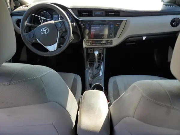 5YFBURHE7HP613929 2017 TOYOTA COROLLA - Image 8