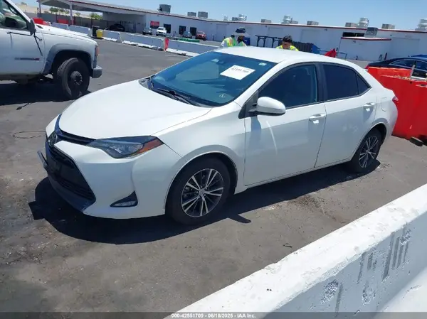 5YFBURHE7HP616233 2017 TOYOTA COROLLA - Image 2