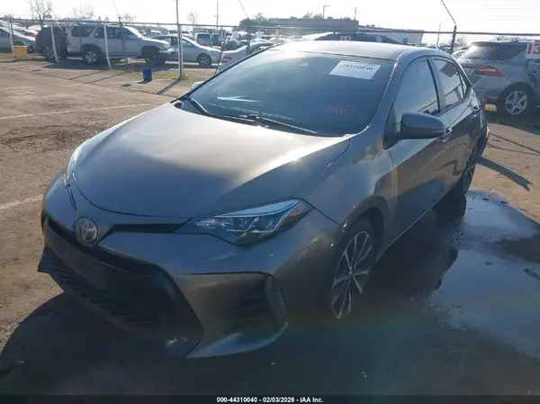 5YFBURHE7HP618631 2017 TOYOTA COROLLA - Image 2