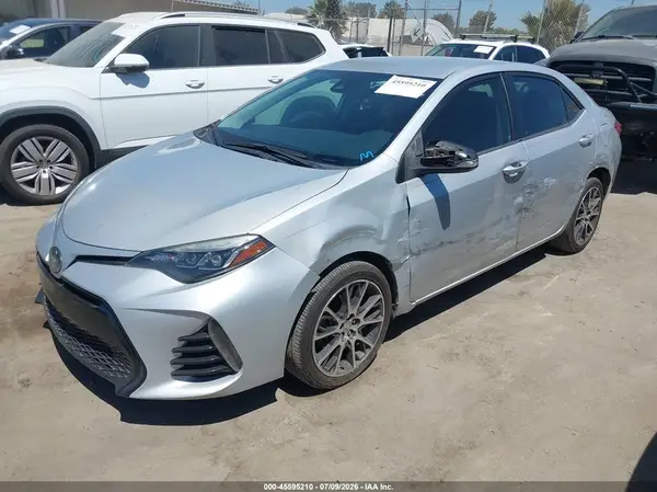 5YFBURHE7HP620461 2017 TOYOTA COROLLA - Image 2