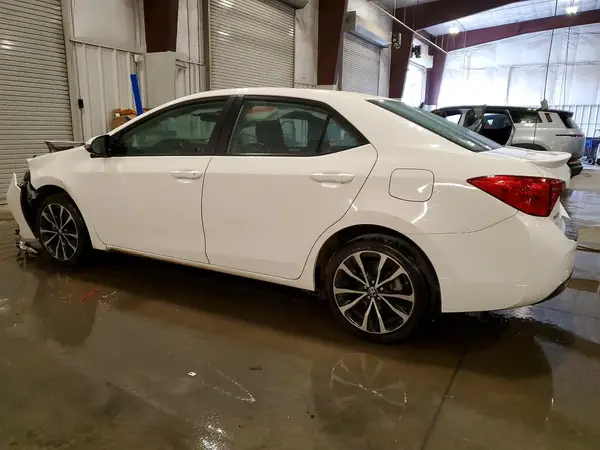 5YFBURHE7HP622596 2017 TOYOTA COROLLA - Image 2