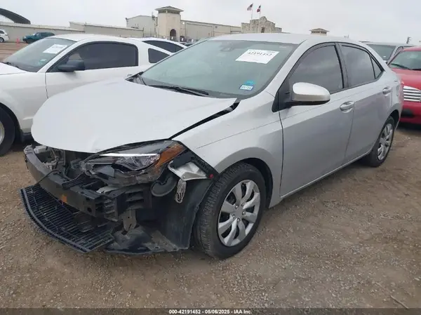5YFBURHE7HP623621 2017 TOYOTA COROLLA - Image 2