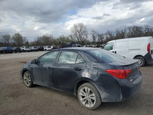 5YFBURHE7HP624977 2017 TOYOTA COROLLA - Image 2