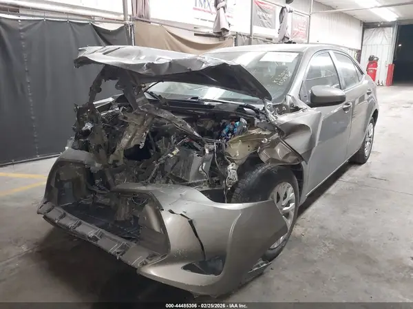 5YFBURHE7HP625918 2017 TOYOTA COROLLA - Image 2