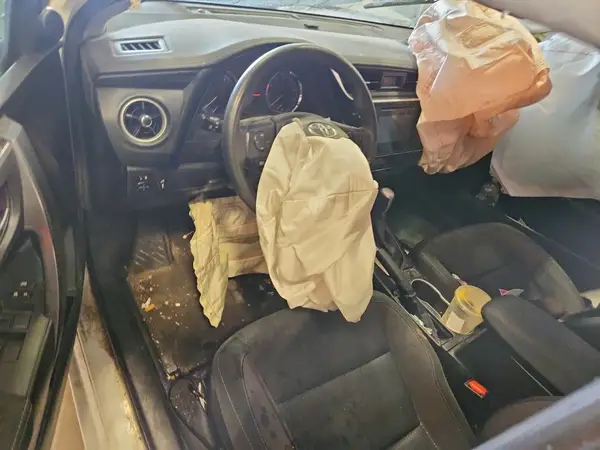 5YFBURHE7HP628348 2017 TOYOTA COROLLA - Image 8