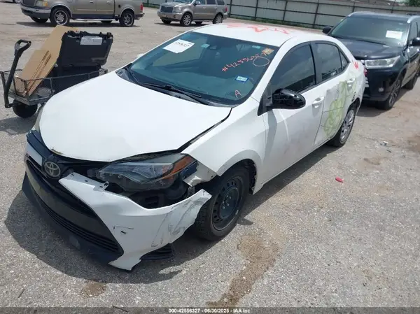 5YFBURHE7HP629385 2017 TOYOTA COROLLA - Image 2