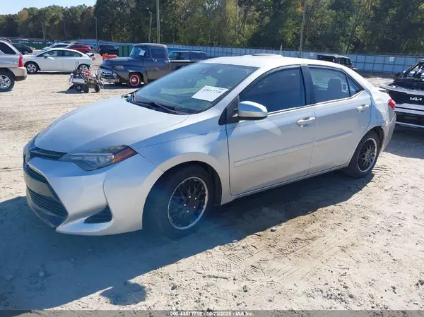 5YFBURHE7HP630987 2017 TOYOTA COROLLA - Image 2