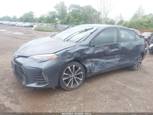 5YFBURHE7HP633484 2017 TOYOTA COROLLA - Image 2