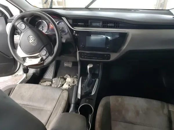 5YFBURHE7HP633646 2017 TOYOTA COROLLA - Image 8