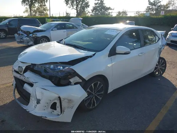 5YFBURHE7HP635820 2017 TOYOTA COROLLA - Image 2