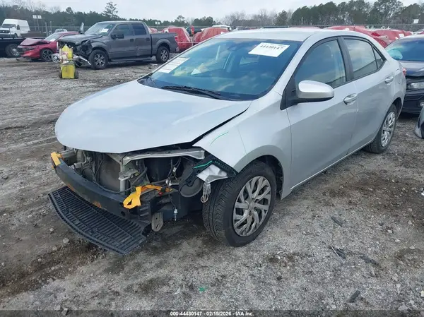 5YFBURHE7HP636577 2017 TOYOTA COROLLA - Image 2