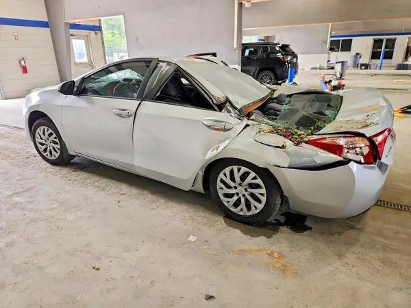 5YFBURHE7HP636711 2017 TOYOTA COROLLA - Image 2
