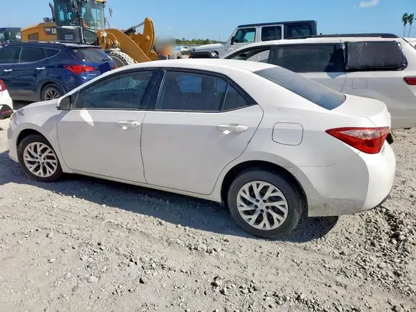 5YFBURHE7HP637518 2017 TOYOTA COROLLA - Image 2