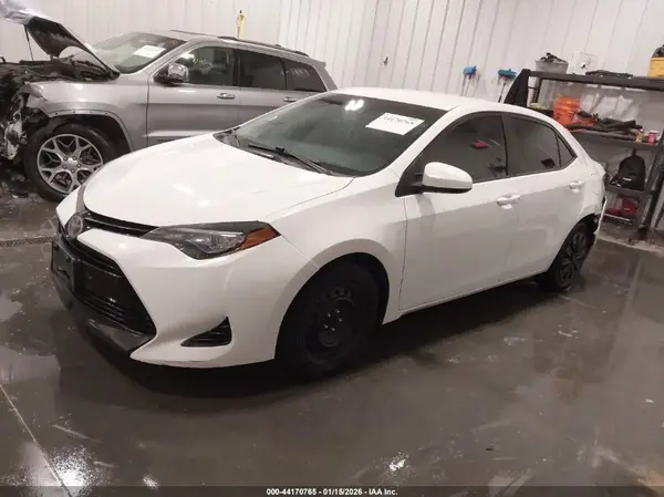 5YFBURHE7HP640161 2017 TOYOTA COROLLA - Image 2