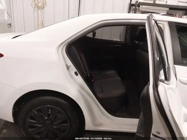 5YFBURHE7HP640161 2017 TOYOTA COROLLA - Image 8