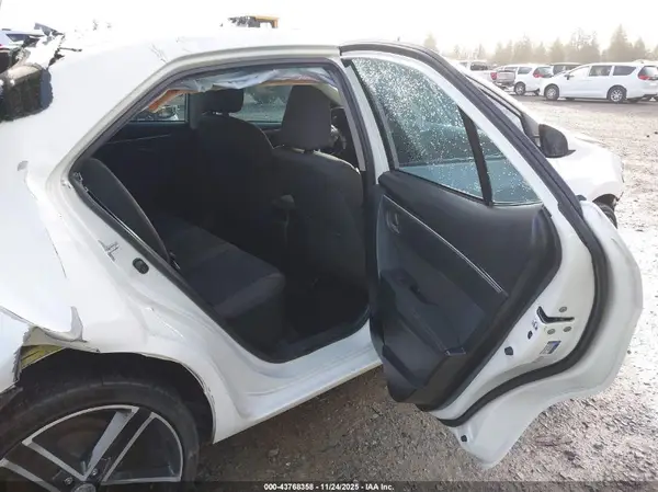 5YFBURHE7HP640208 2017 TOYOTA COROLLA - Image 8