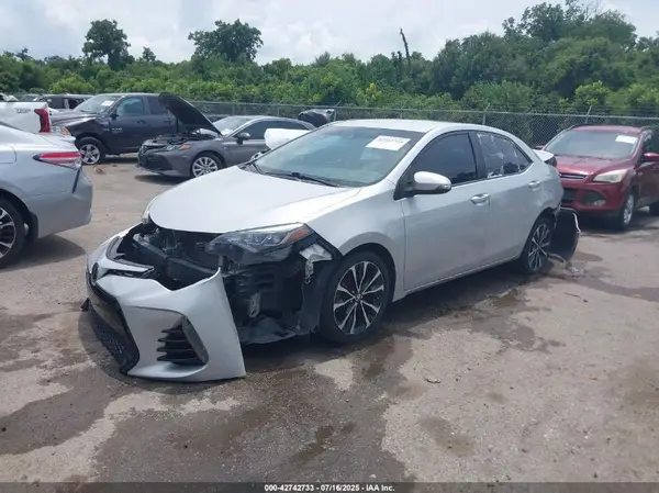 5YFBURHE7HP640483 2017 TOYOTA COROLLA - Image 2