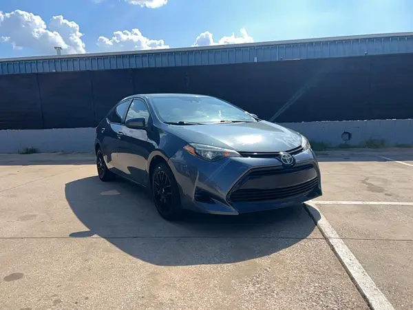 5YFBURHE7HP640550 2017 TOYOTA COROLLA - Image 1