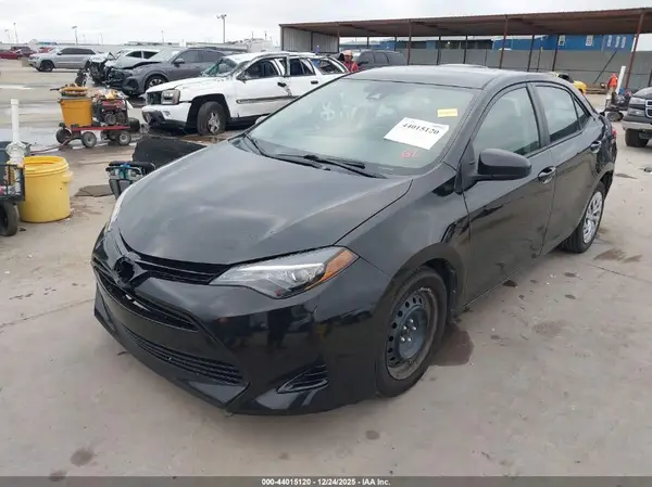 5YFBURHE7HP640788 2017 TOYOTA COROLLA - Image 2