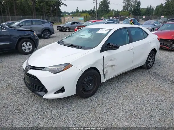 5YFBURHE7HP641164 2017 TOYOTA COROLLA - Image 2