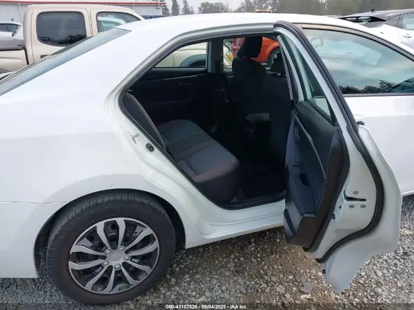 5YFBURHE7HP641164 2017 TOYOTA COROLLA - Image 8