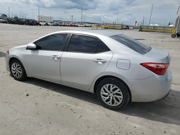 5YFBURHE7HP641875 2017 TOYOTA COROLLA - Image 2