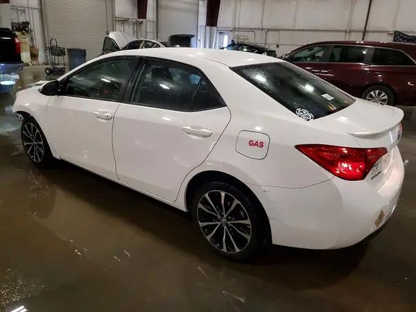 5YFBURHE7HP641892 2017 TOYOTA COROLLA - Image 2