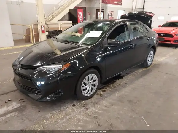5YFBURHE7HP642136 2017 TOYOTA COROLLA - Image 2
